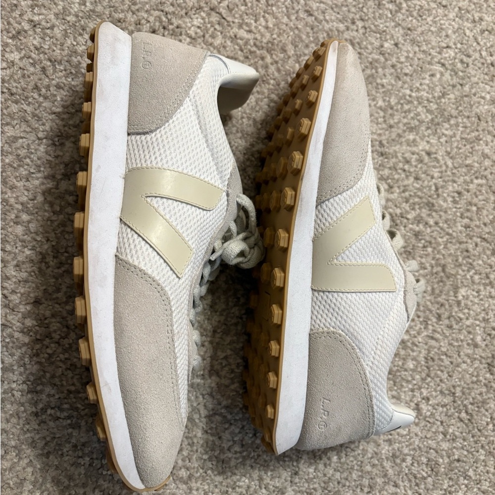 Men’s Veja V-10 White and Beige Sneakers